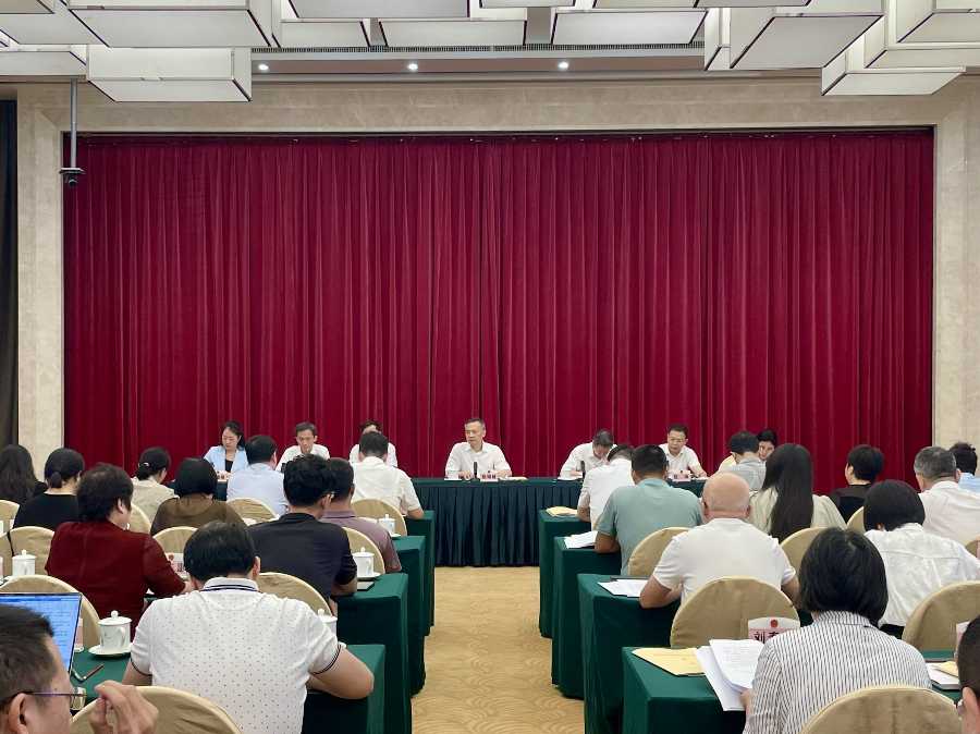 6月13日至14日，全省社会建设领域人大代表履职培训班在广州举办，省人大常委会副主任张硕辅出席开班仪式并作辅导讲话。_副本.jpg