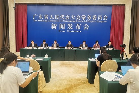 民主与法制报 发布会.png