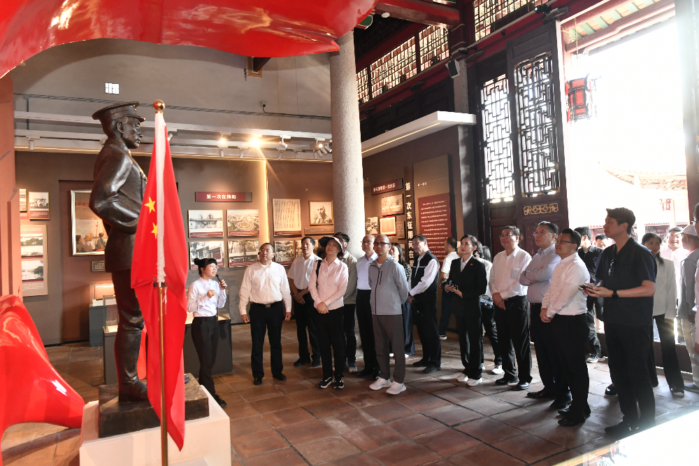 选定 2025年5月12日，香港全国人大代表调研组参观考察揭阳学宫，了解古城保育活化情况。林洁松 摄.JPG