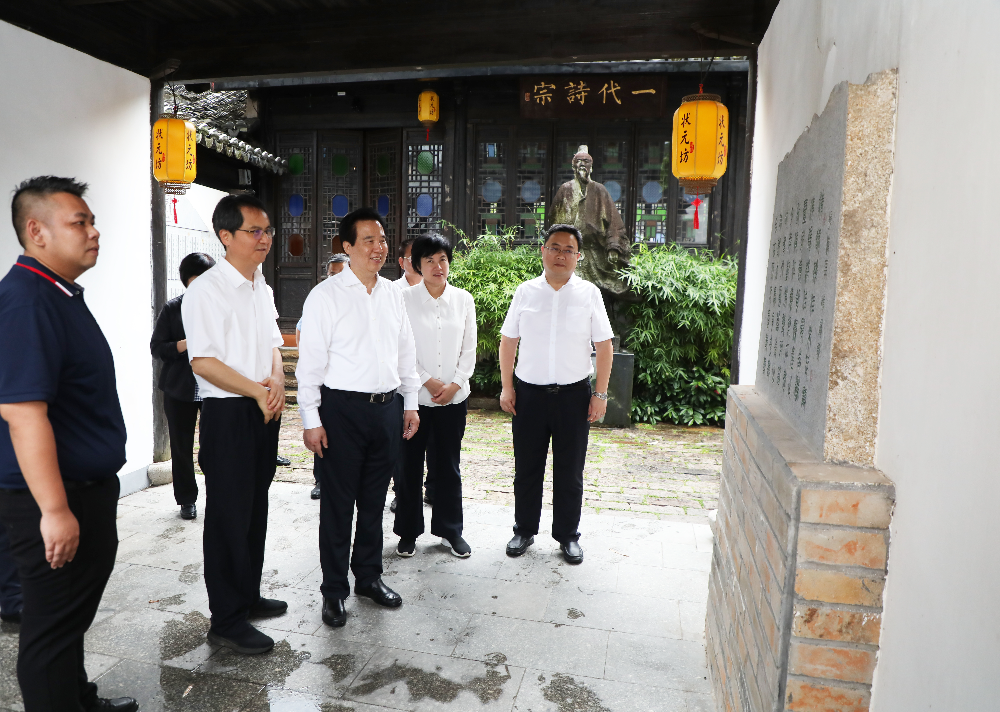 7月2日，省人大常委会主任黄楚平到浈阳坊，调研特色小镇深入推进农文康旅融合发展情况。李小萌 摄.jpg