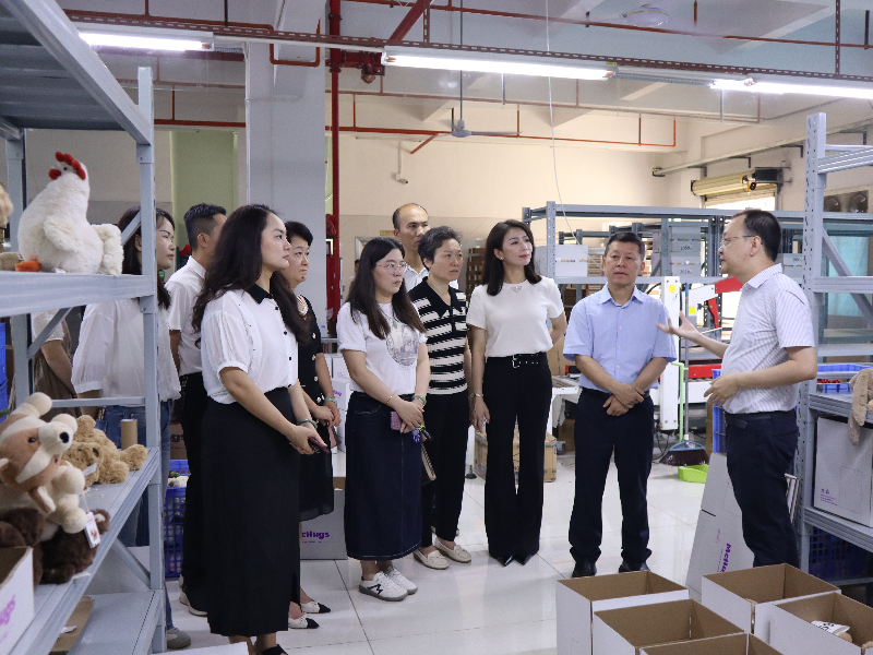 2025年5月16日，在汕尾市的省人大代表到海丰县城东镇金园工业区开展代表小组活动-市人大办提供.JPG
