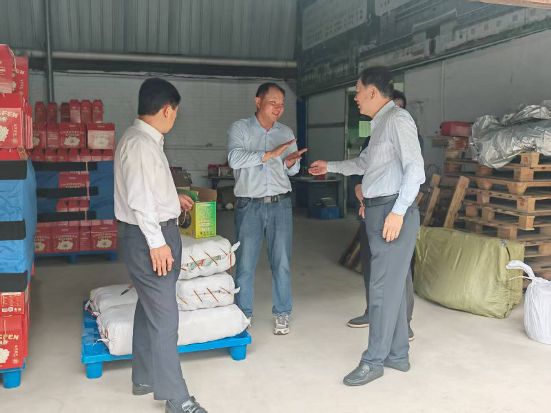 视察农业地理标志产品.jpg