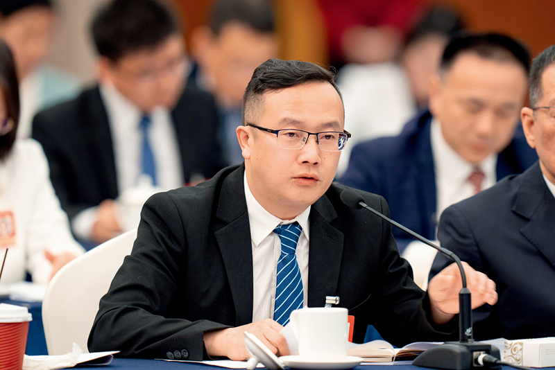 2025年3月，刘进代表在广东代表团作审议发言。（代表供图） - 副本.jpg
