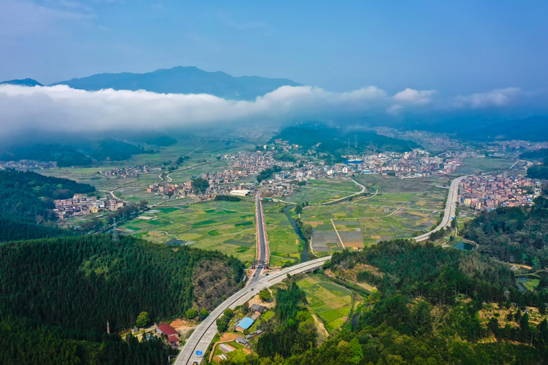 1 获得地方立法权10年,清远出台13部地方性法规,为高质量发展筑牢法治保障。清远日报记者 李思靖 摄.jpg