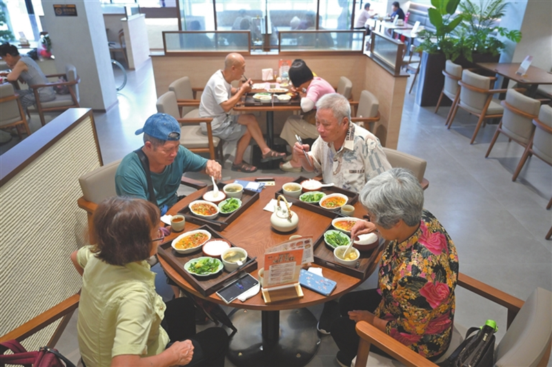 1 7月2日,位于石岐街道尚园(旧光明市场)的长者饭堂正式开业迎客。中山日报记者缪晓剑 摄.png