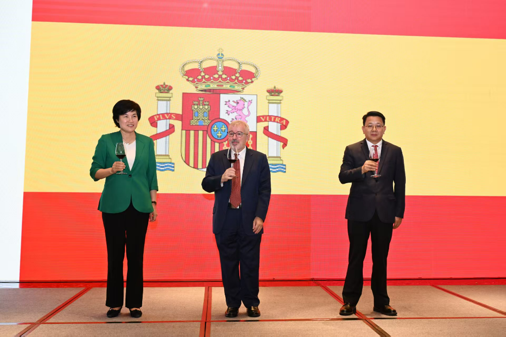 刘雅红出席庆祝西班牙国庆招待会4526.jpg